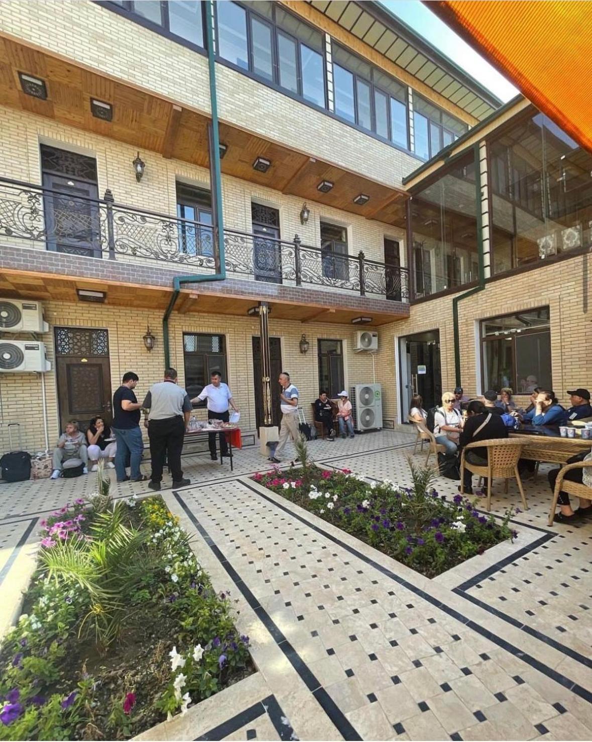 Vostok Hotel Buchara Exteriör bild